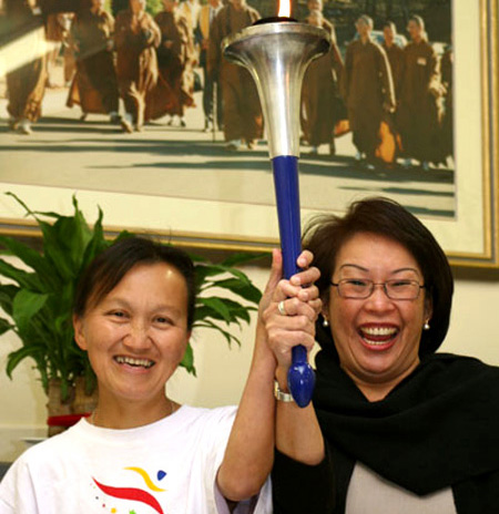 Durba Lee holds World Harmony Run torch