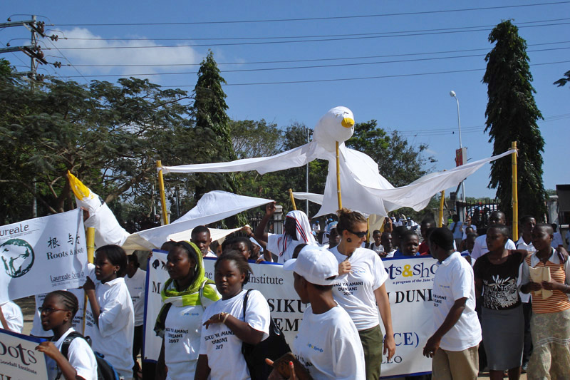 The Bahai Contingent with their Peace dove.